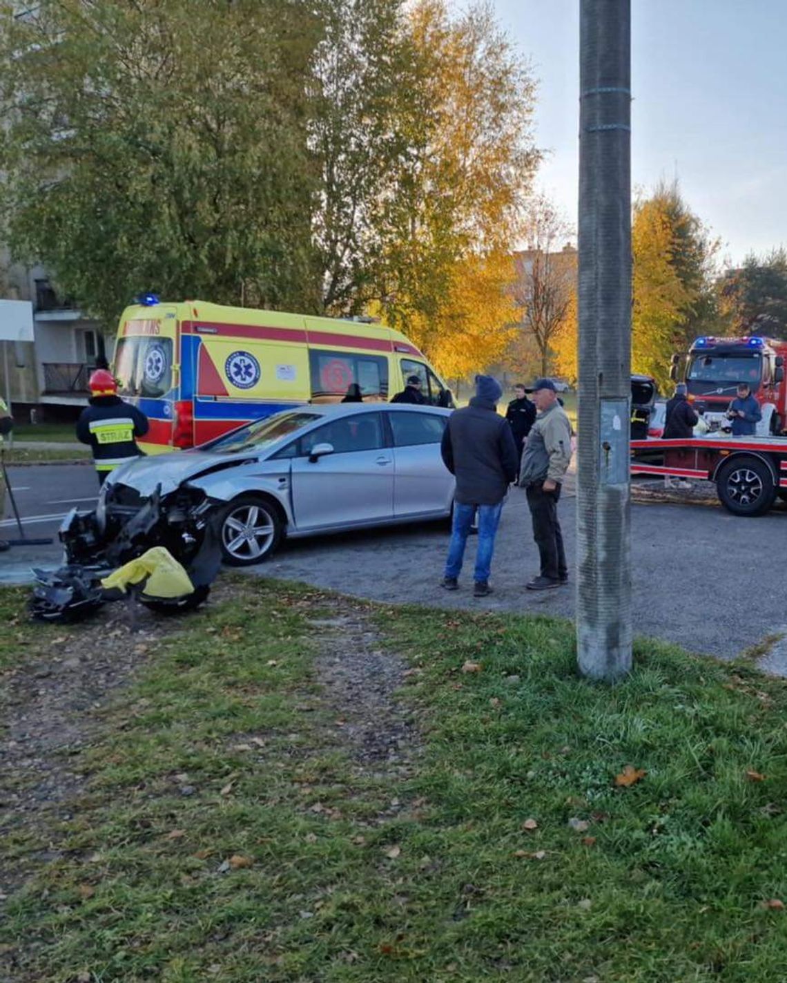 Zderzenie dwóch samochodów na ulicy Miechowskiej w Wolbromiu