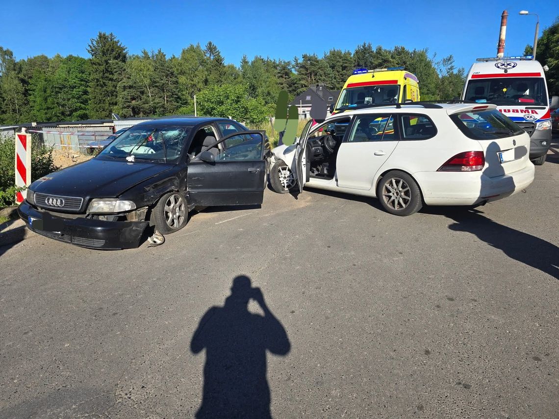 wypadek w Olkuszu, zderzenie samochodów osobowych Olkusz, akcja ratunkowa Olkusz, powiat olkuski, poszkodowana osoba Olkusz