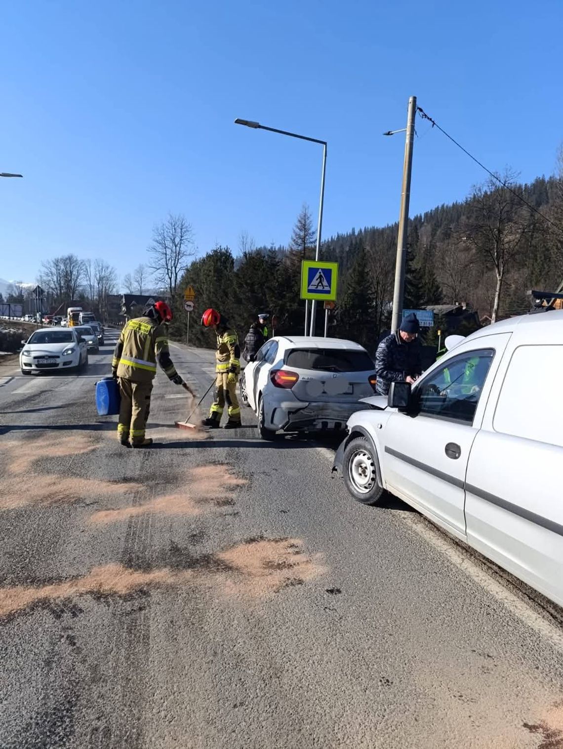 Zderzenie dwóch samochodów na Zakopiance w Poroninie [ZDJĘCIA]