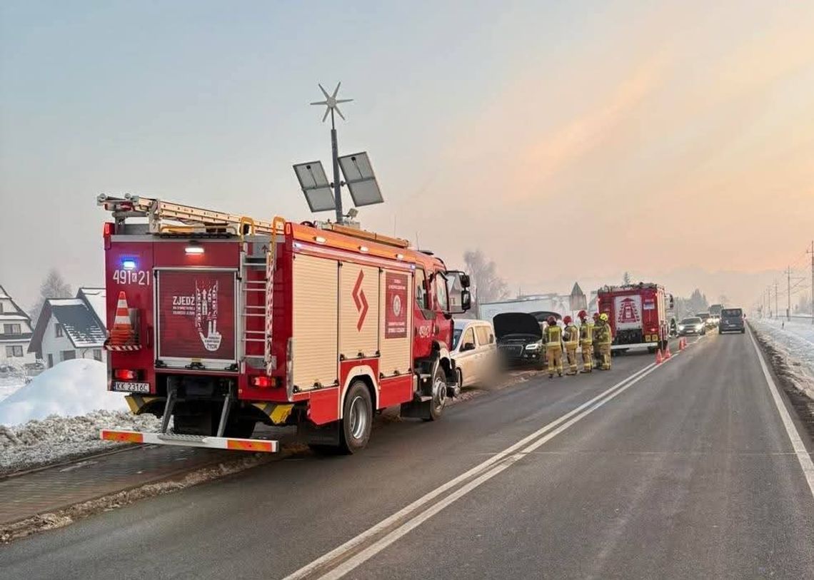 Zakopianka, Szaflary, zderzenie samochodów na Zakopiance w Szaflarach, Podhale, wypadek drogowy, kolizja drogowa