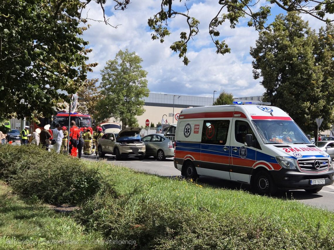 wypadek Kraków, zderzenie samochodów Kraków, aleja Focha wypadek, wypadek obok stadionu Cracovii, kolizja Kraków