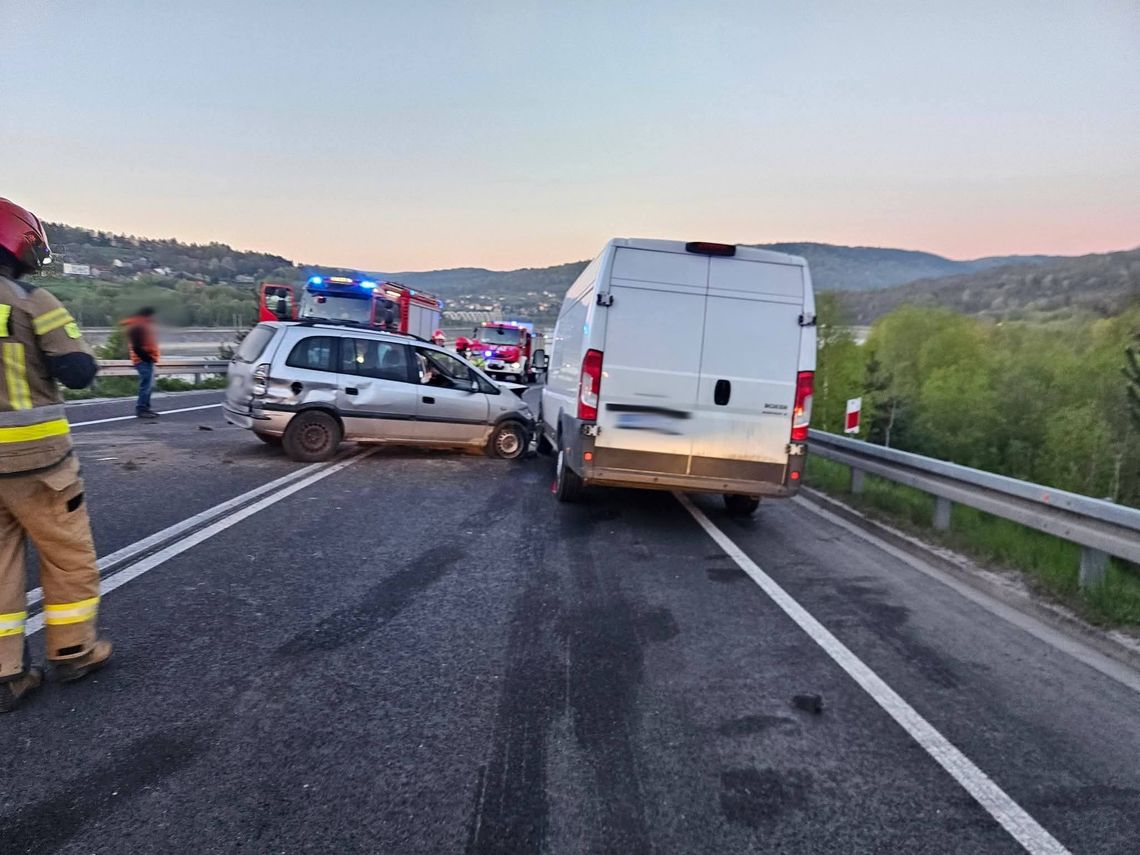 Tarnawa Dolna, powiat Suski, wypadek drogowy, na sygnale, akcja ratunkowa, zderzenie samochodów