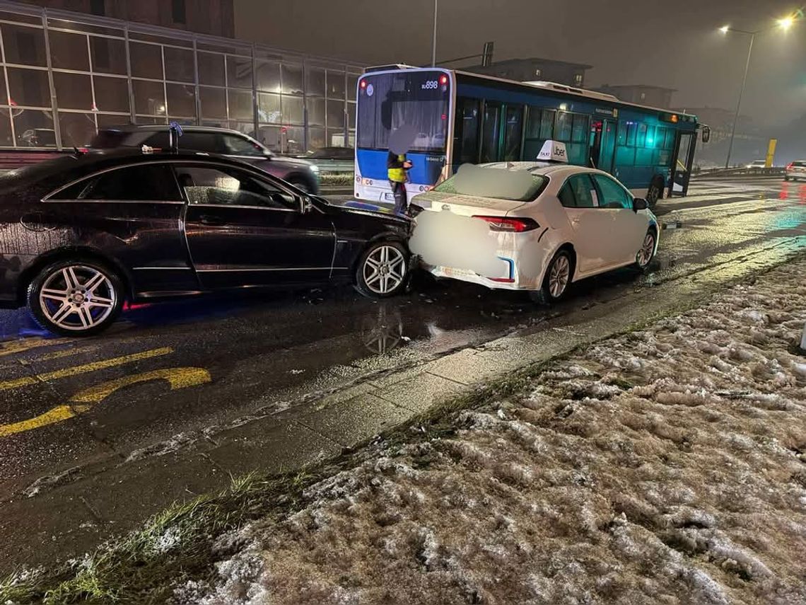 Zderzenie na ulicy Lublańskiej w Krakowie z udziałem autobusu MPK