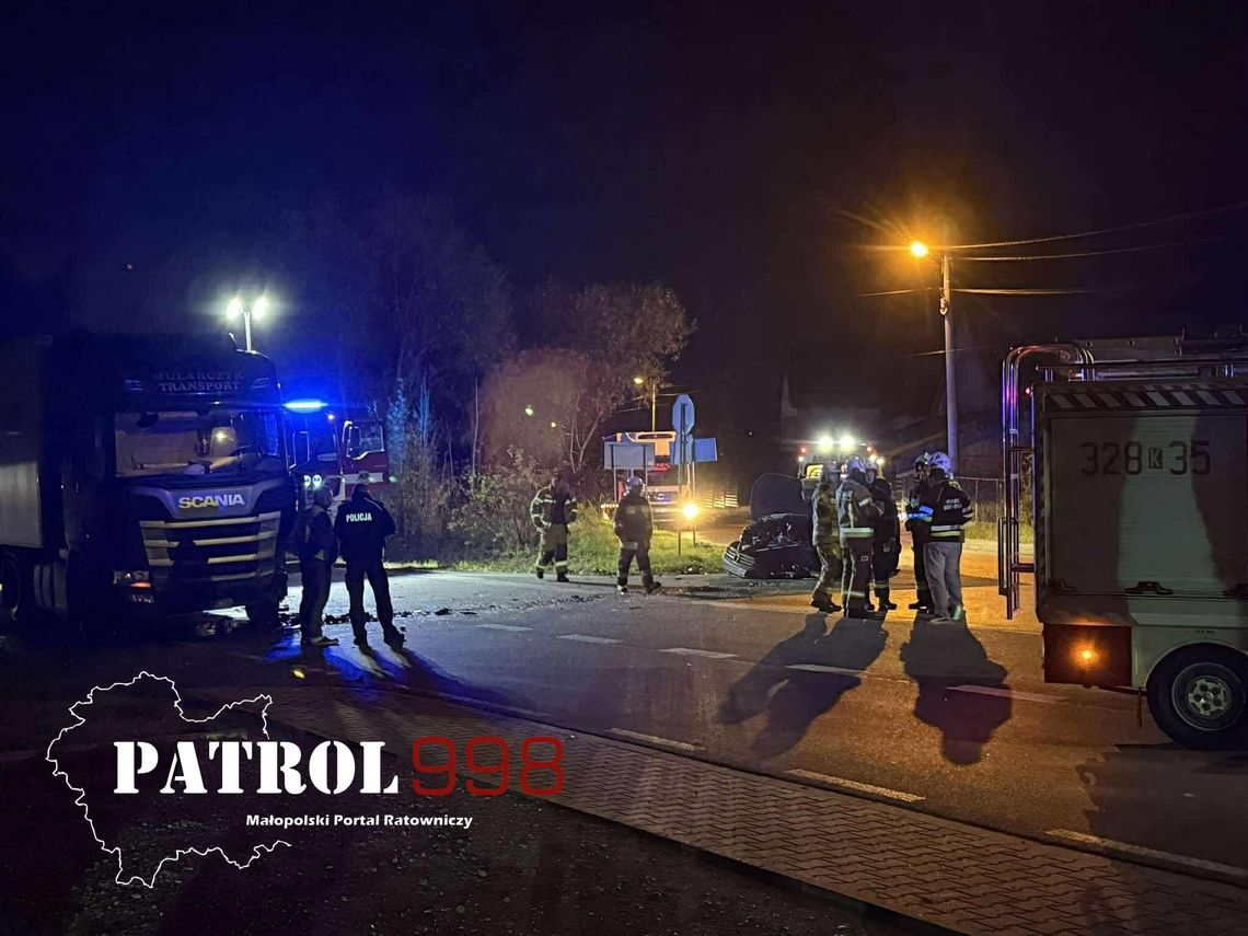 Wielmoża, powiat krakowski, wypadek drogowy, zderzenie osobówki z ciężarówką, akcja ratunkowa, akcja ratownicza