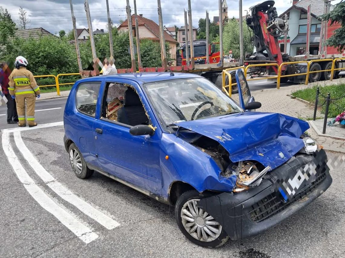 Skomielna Biała, wypadek drogowy, wypadek w Skomielnej Białej, skrzyżowanie w Skomielnej Białej, akcja ratunkowa, akcja służb