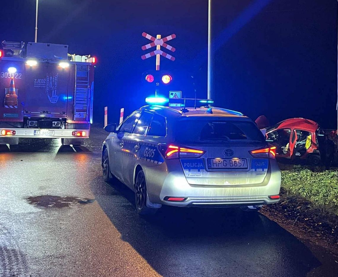 Mydlniki, zderzenie samochodu z pociągiem ska, wypadek w Krakowie, ulica Zygmunta Starego w Mydlnikach