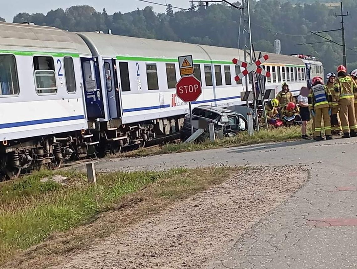 Samochód osobowy zderzył się z pociągiem w powiecie tarnowskim