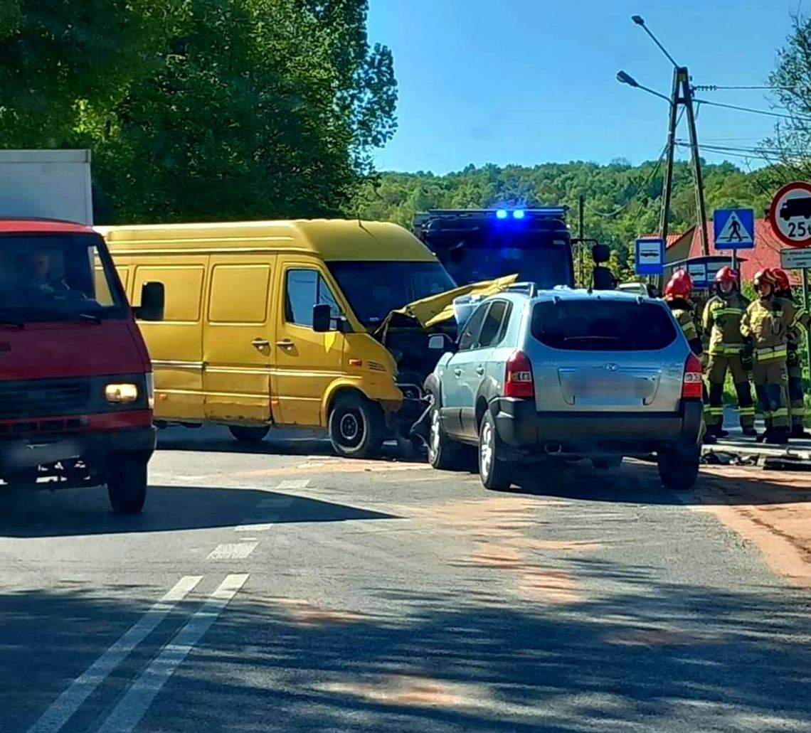 Na zdjęciu miejsce zderzenia pojazdów w Marszowicach