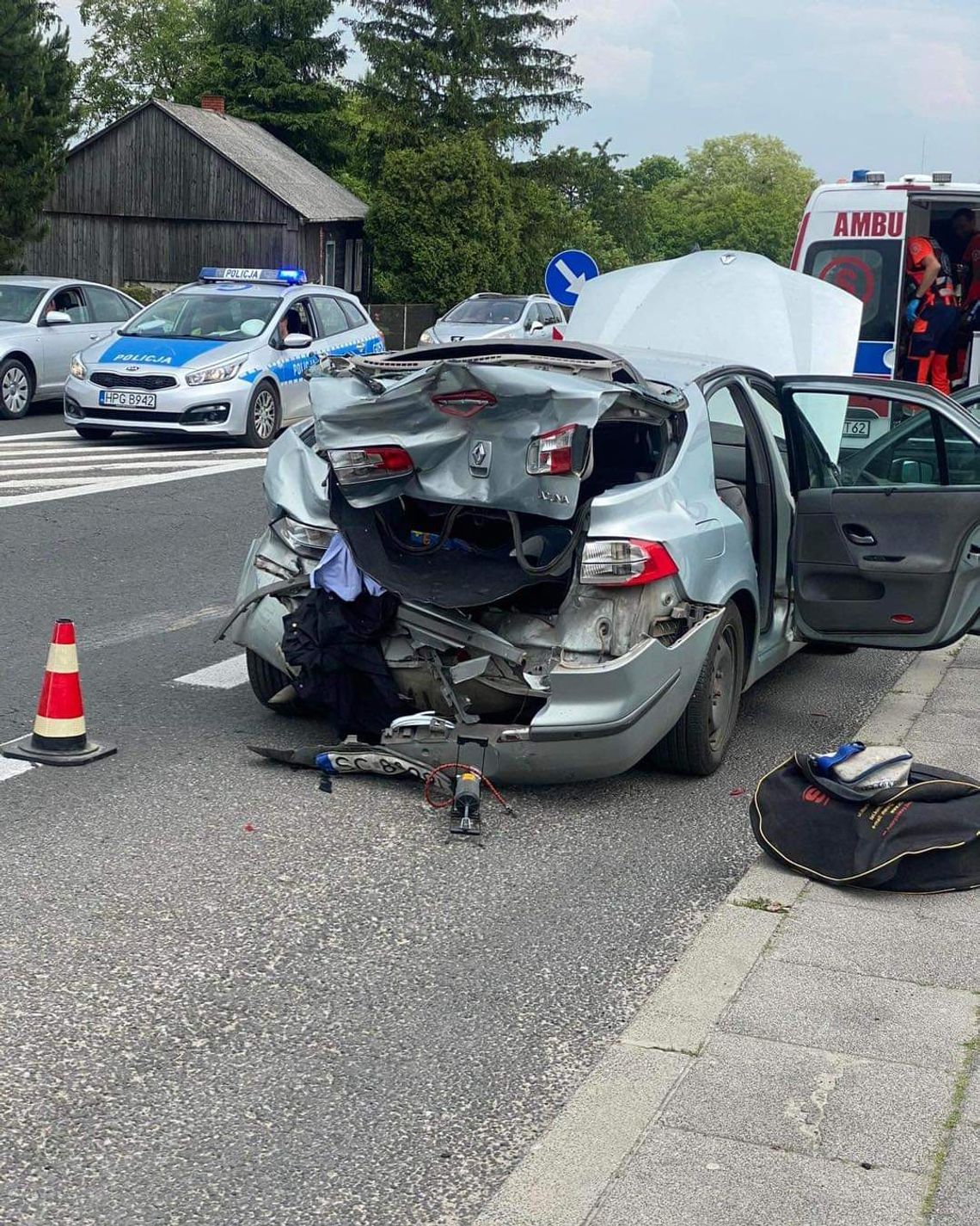 Zderzenie samochodów na trasie Kraków-Olkusz w Wielkiej Wsi [FOTO]