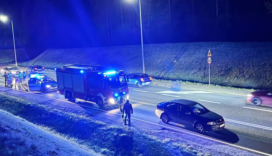 Brzesko, ulica Leśna, powiat brzeski, wypadek drogowy, na sygnale, akcja ratunkowa, jedna poszkodowana osoba, wypadek w powiecie brzeskim
