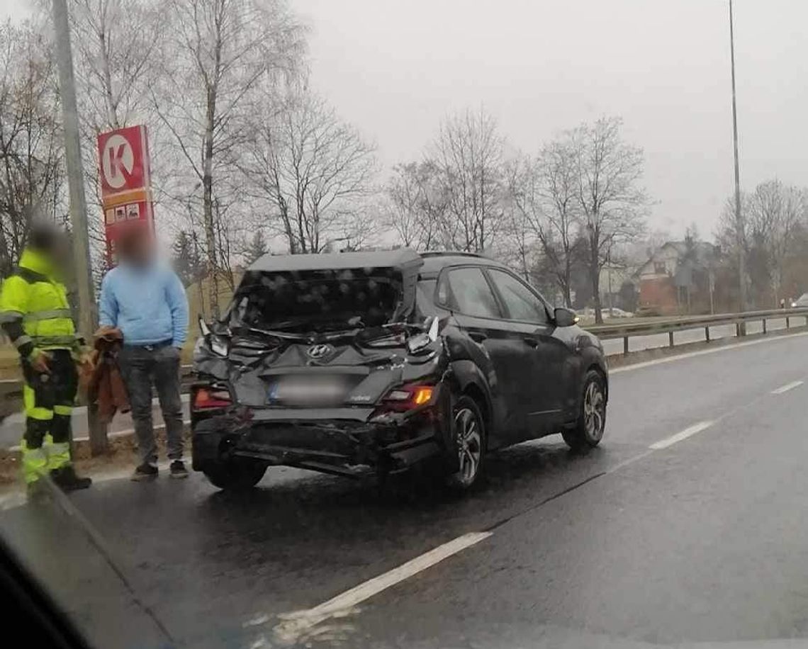 Na zdjęciu rozbity pojazd po zdarzeniu na DK94 w Olkuszu