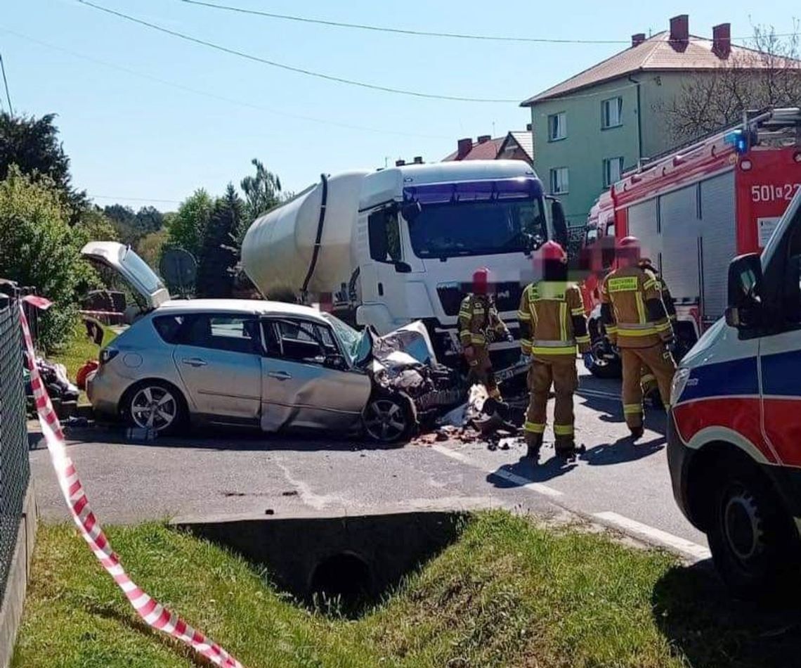 Na zdjęciu miejsce wypadku na DW773 w miejscowości Kosmolów