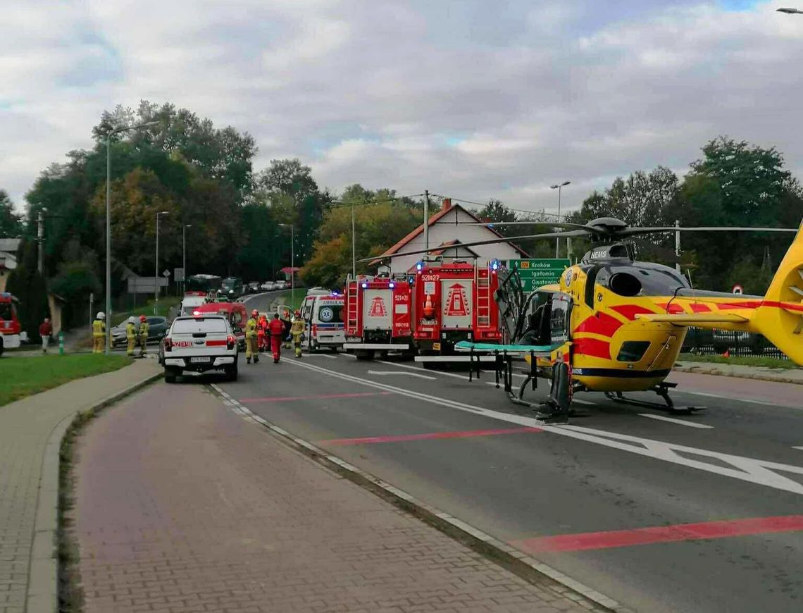 Posądza, powiat proszowicki, wypadek motocyklisty pod Krakowem, na sygnale, lotnicze pogotowie ratunkowe, śmigłowiec LPR