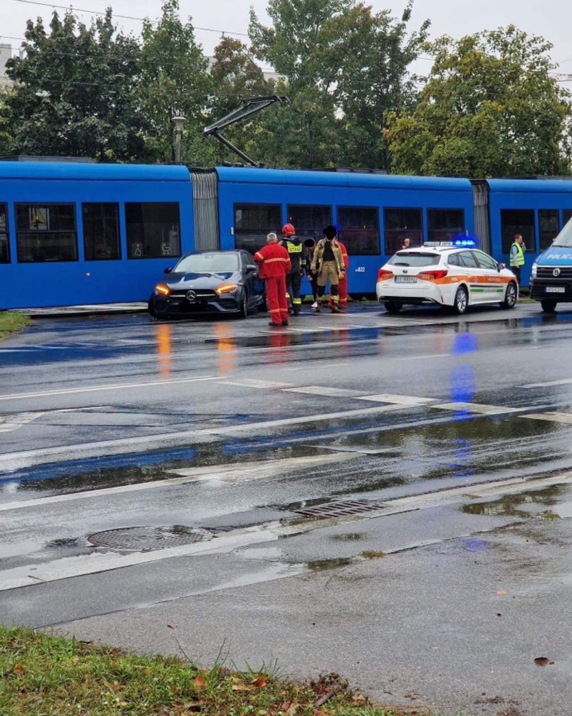 Zderzenie samochodu osobowego z tramwajem przy ulicy Balickiej