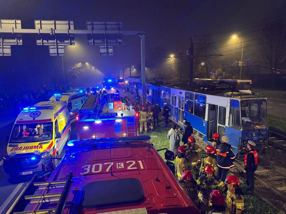 Kraków, Nowa Huta, rondo Kocmyrzowskie, zderzenie tramwajów w Krakowie, wypadek w Krakowie, poważny wypadek w Krakowie
