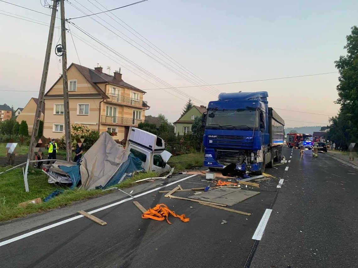 wypadek w powiecie brzeskim, Uszew, wypadek w Uszwi, karambol, powiat brzeski, akcja ratunkowa, akcja ratownicza, samochód ciężarowy, samochód dostawczy, samochód osobowy