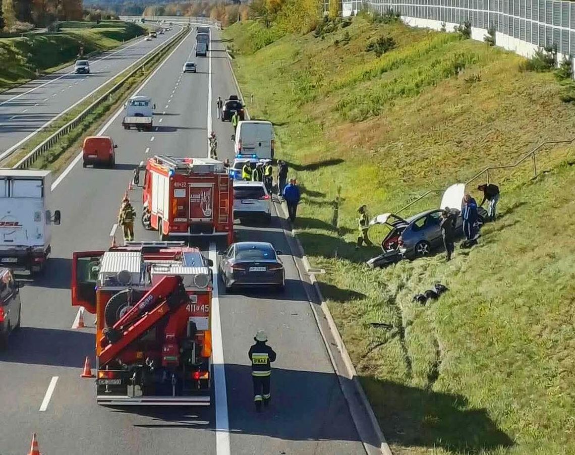Autostrada A4, wypadek na A4, A4, zderzenie trzech samochodów na autostradzie A4, wypadek drogowy, zderzenie samochodów