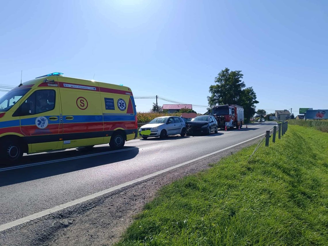 Pobiednik Wielki, wypadek w Pobiedniku Wielkim, akcja ratunkowa, poszkodowana osoba, zderzenie trzech samochodów