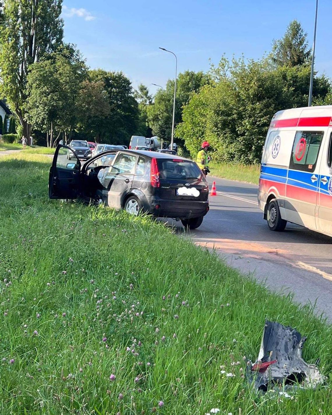 Zderzenie trzech samochodów na terenie Nowej Huty [ZDJĘCIA]