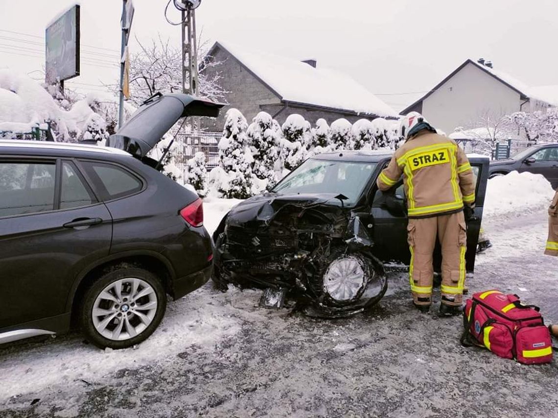 Zderzenie w Świątnikach Górnych. Jedna osoba poszkodowana (ZDJĘCIA)