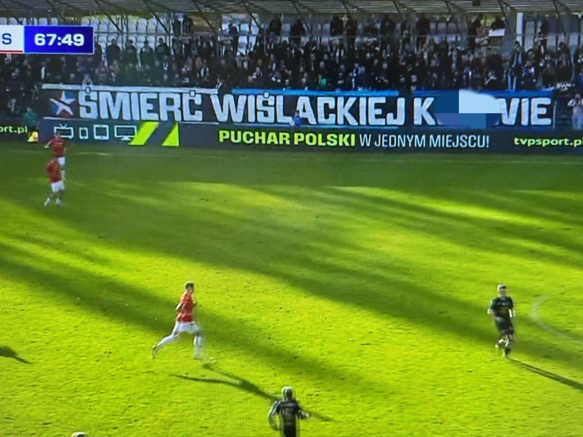 Wisła Kraków, Hutnik Kraków, Suche Stawy, derby Krakowa, puchar Polski, mecz derbowy, Biała Gwiazda, żenujący transparent, skandaliczna oprawa