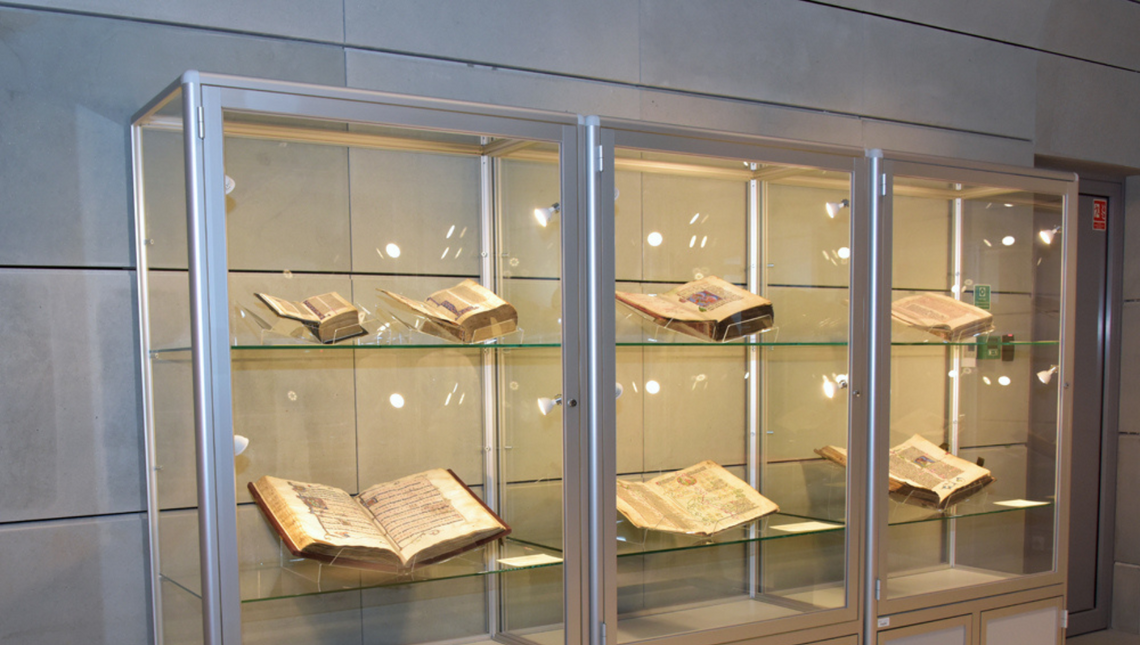 Znaczenie gablot ekspozycyjnych we współczesnym muzealnictwie – dowiedz się więcej