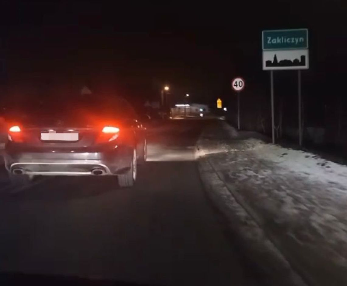 Na zdjęciu samochód osobowy prowadzony przez pijanego 68-latka na granicy Zakliczyna