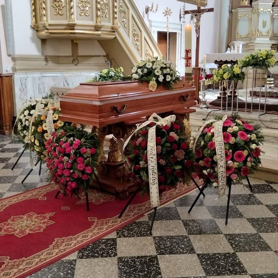 Zakład Pogrzebowy Apostoł Bielsko Biała Pogrzeby Nagrobki Trumny Krajowy i Międzynarodowy Transport Zakład Pogrzebowy Apostoł Bielsko Biała Pogrzeby Nagrobki Trumny Krajowy i Międzynarodowy Transport
