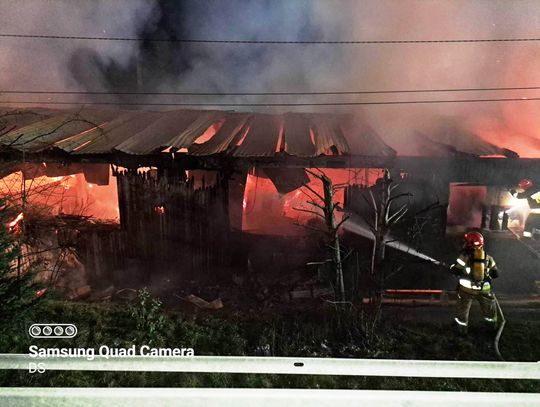 Pożar tartaku w Mochnaczce Wyżnej i wypadek strażaka