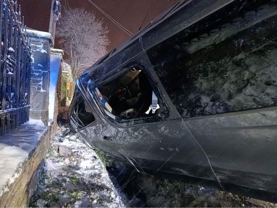 Czerwienne. Rozbił pojazd na przepuście, trafił do szpitala