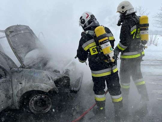 Niedzielny pożar samochodu osobowego na terenie Miłkowej