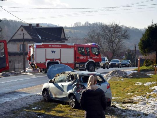 Ranni w dachowaniu samochodu na terenie Mszany Dolnej