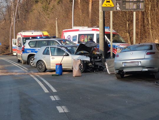 Poważny wypadek na Lwowskiej w Nowym Sączu. Czterech rannych