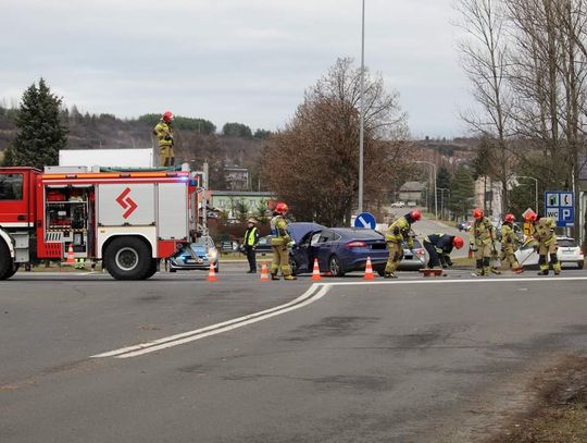 Zderzenie samochodów na skrzyżowaniu z DK94 w Olkuszu