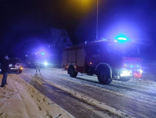 Lubień. Groźne dachowanie samochodu na starej zakopiance