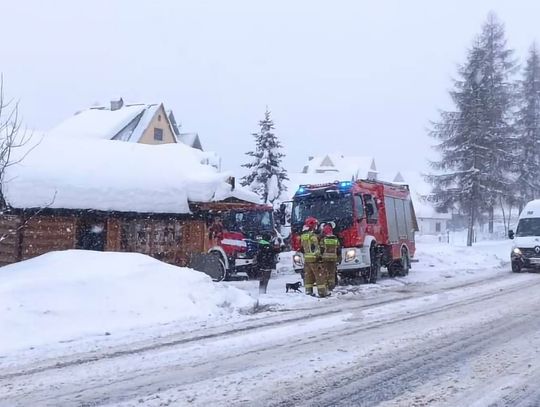 Pociąg utknął w Białym Dunajcu. Na pomoc ruszyli strażacy