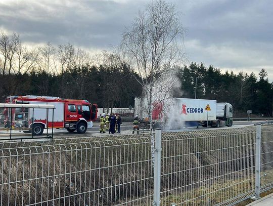 Pożar naczepy samochodu ciężarowego na trasie Wolbrom-Olkusz