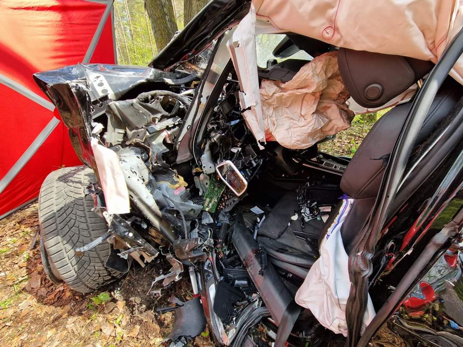 Makabryczny Wypadek I Zgon W Tenczynku. Z Pojazdu Został Wrak [FOTO]