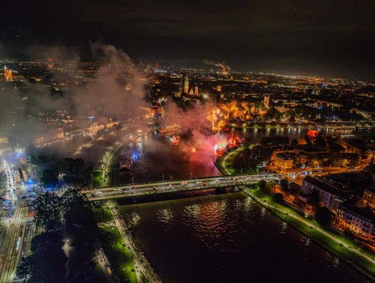 Niesamowite zdjęcia z drona z Parady Smoków