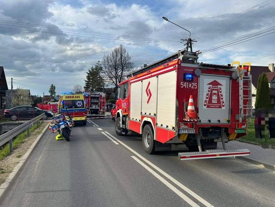 Zderzenie motocykla z osobówką w Witowie. Ranna jedna osoba, wezwano śmigłowiec LPR