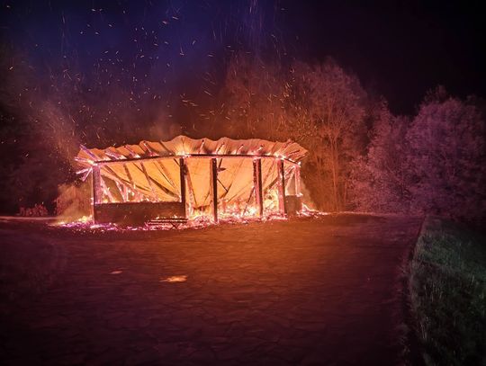 Nocna seria pożarów w Wysowej-Zdroju. Spłonął pensjonat, możliwe podpalenia