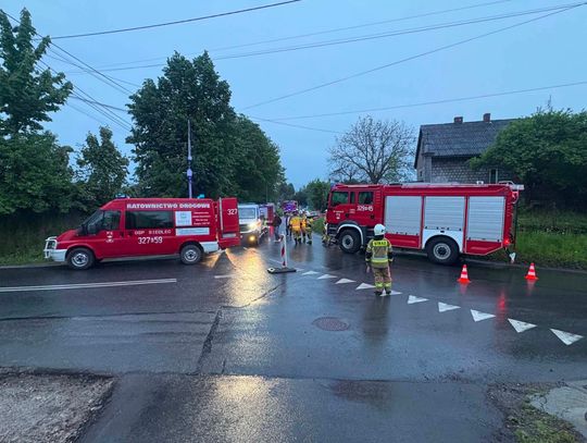 Zderzenie dwóch aut w miejscowości Siedlec. Całkowita blokada drogi