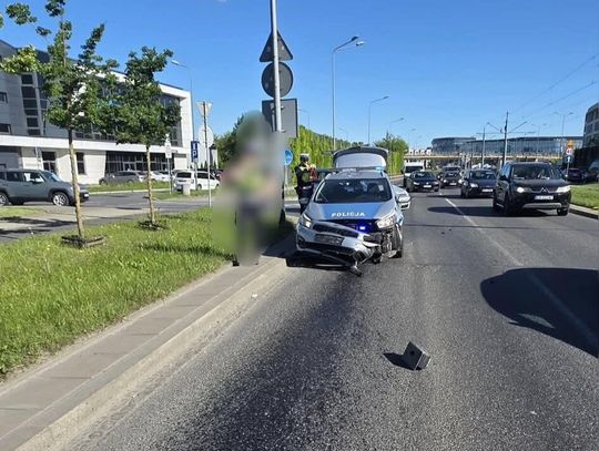 Policjant sprawcą kolizji w Krakowie. Radiowóz uderzył w pojazd dostawczy