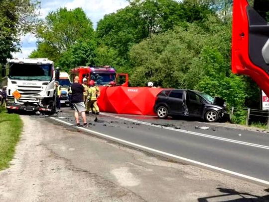 Tragedia w Jaroszowicach. Śmiertelny wypadek i blokada drogi krajowej nr 28