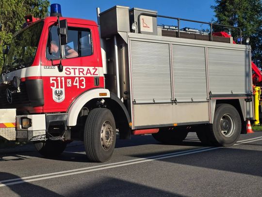 Wypadek w Bulowicach. Porsche wjechało pod pociąg na przejeździe kolejowym