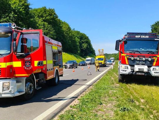 Wypadek na autostradzie A4 w kierunku Krakowa. Osobówka uderzyła w bariery energochłonne