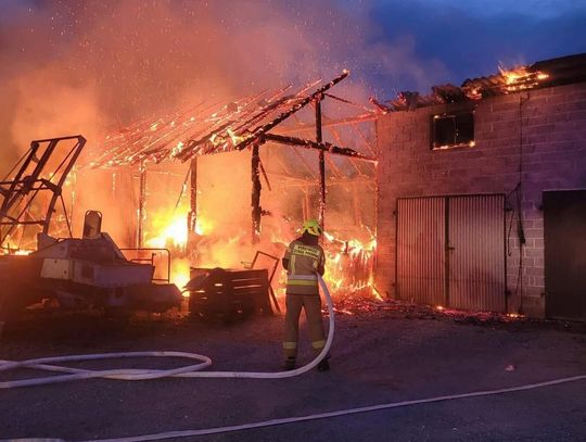Tragedia w Lelowicach. Pożar stodoły i ciało mężczyzny w pogorzelisku