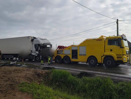 Zderzenie ciężarówek na DK94 w Jerzmanowicach. Droga była całkowicie zablokowana