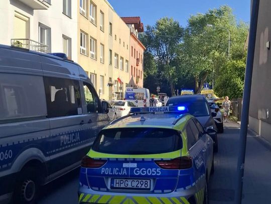 Rodzinny dramat w Skawinie. W mieszkaniu znaleziono ciała czterech osób, trwa śledztwo