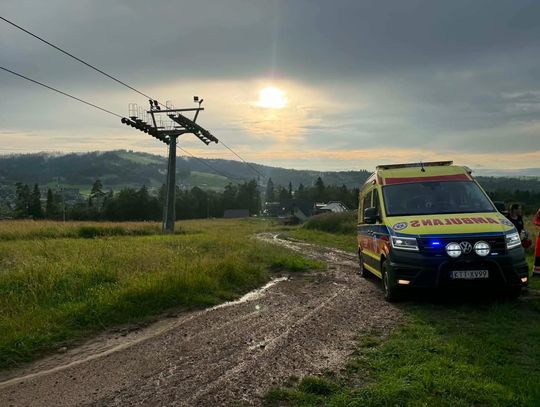 Wypadek w Czarnej Górze. Ranny trafił do szpitala śmigłowcem TOPR